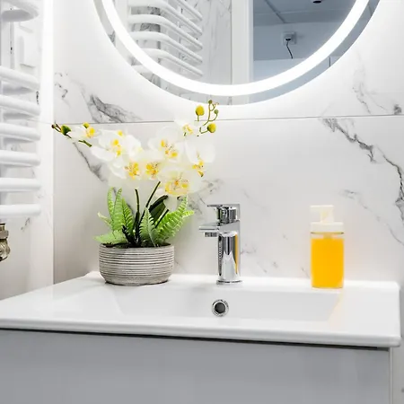 Pileckiego 59 Free Parking By Perfect * ורשה